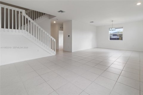 House in Homestead, Florida 5 bedrooms, 328.13 sq.m. № 2010494 - photo 5