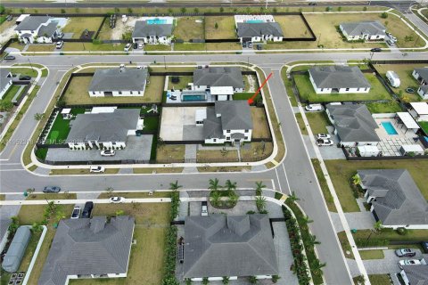 House in Homestead, Florida 5 bedrooms, 328.13 sq.m. № 2010494 - photo 28