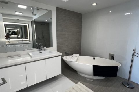 Condominio en venta en Sunny Isles Beach, Florida, 3 dormitorios, 175.77 m2 № 2013148 - foto 12