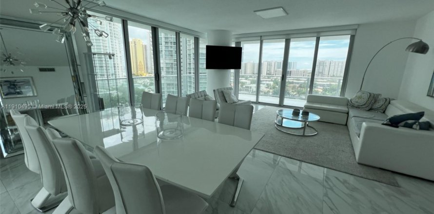 Condominio en Sunny Isles Beach, Florida, 3 dormitorios  № 2013148