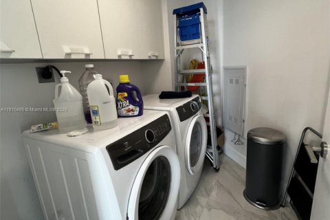 Condominio en venta en Sunny Isles Beach, Florida, 3 dormitorios, 175.77 m2 № 2013148 - foto 26