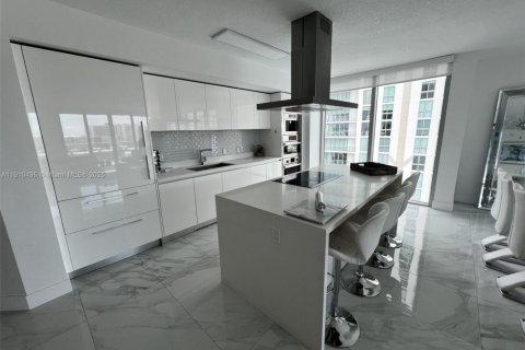 Condominio en venta en Sunny Isles Beach, Florida, 3 dormitorios, 175.77 m2 № 2013148 - foto 3