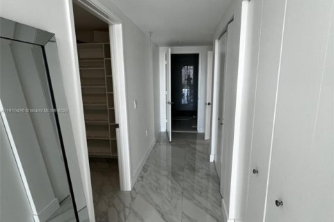Condominio en venta en Sunny Isles Beach, Florida, 3 dormitorios, 175.77 m2 № 2013148 - foto 19