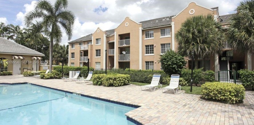 Condominio en Pembroke Pines, Florida, 3 dormitorios № 2073010