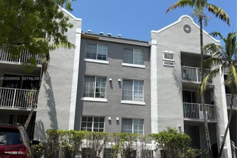 Condominio en venta en Pembroke Pines, Florida, 3 dormitorios, 98.29 m2 № 2073010 - foto 4