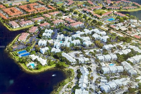 Condominio en venta en Pembroke Pines, Florida, 3 dormitorios, 98.29 m2 № 2073010 - foto 12