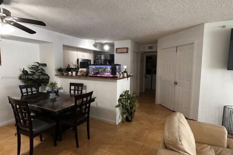 Condominio en venta en Pembroke Pines, Florida, 3 dormitorios, 98.29 m2 № 2073010 - foto 6