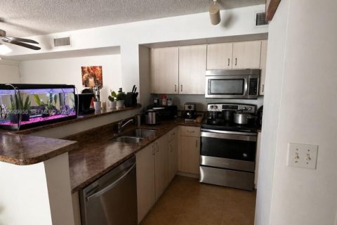 Condominio en venta en Pembroke Pines, Florida, 3 dormitorios, 98.29 m2 № 2073010 - foto 10
