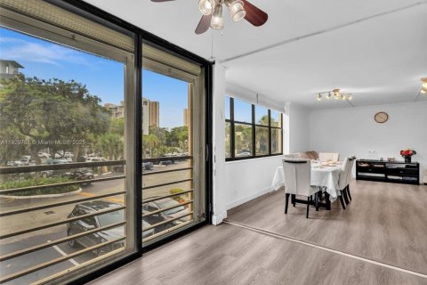 Condominio en venta en Aventura, Florida, 3 dormitorios, 128.21 m2 № 1980522 - foto 21