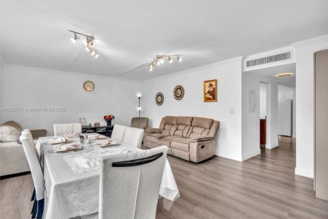 Condominio en venta en Aventura, Florida, 3 dormitorios, 128.21 m2 № 1980522 - foto 15