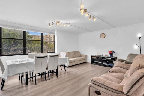 Condominio en venta en Aventura, Florida, 3 dormitorios, 128.21 m2 № 1980522 - foto 12