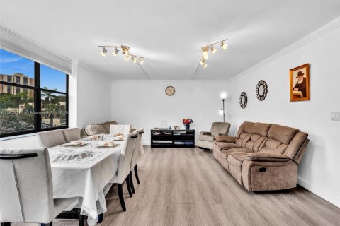 Condominio en venta en Aventura, Florida, 3 dormitorios, 128.21 m2 № 1980522 - foto 14