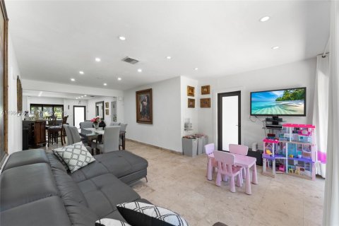 Купить виллу или дом в Майами-Бич, Флорида 4 спальни, 167.5м2, № 2048485 - фото 19