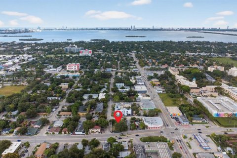 Propiedad comercial en venta en Miami, Florida № 1949421 - foto 10