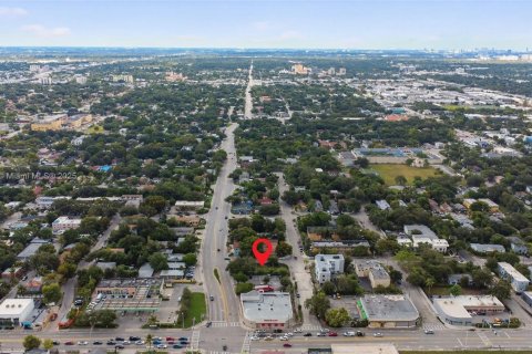 Propiedad comercial en venta en Miami, Florida № 1949421 - foto 11