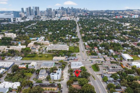Propiedad comercial en venta en Miami, Florida № 1949421 - foto 2