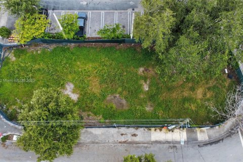 Propiedad comercial en venta en Miami, Florida № 1949421 - foto 8