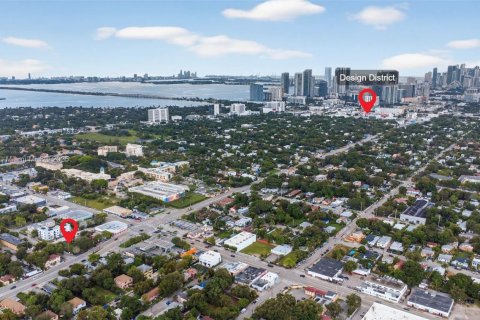 Propiedad comercial en Miami, Florida № 1949421