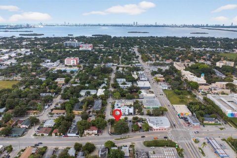 Propiedad comercial en venta en Miami, Florida № 1949421 - foto 5