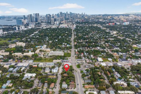 Propiedad comercial en venta en Miami, Florida № 1949421 - foto 13