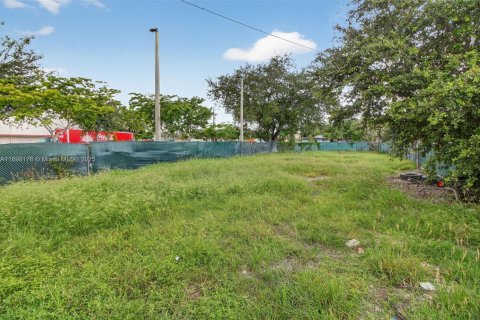 Propiedad comercial en venta en Miami, Florida № 1949421 - foto 6