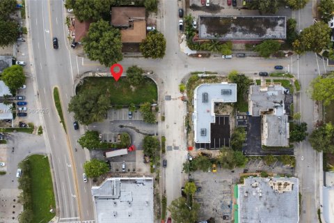 Propiedad comercial en venta en Miami, Florida № 1949421 - foto 12
