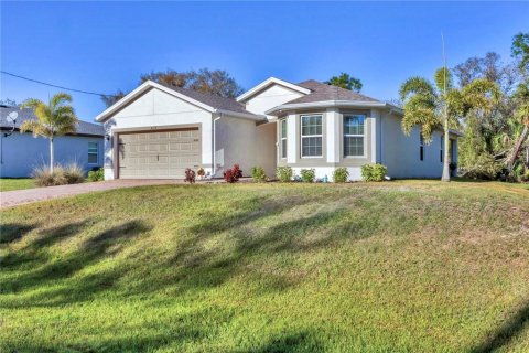 House in North Port, Florida 3 bedrooms, 162.39 sq.m. № 1907440 - photo 1