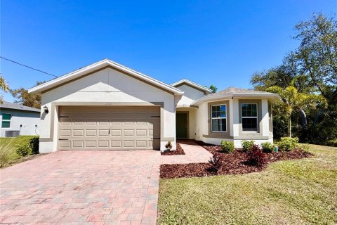 House in North Port, Florida 3 bedrooms, 162.39 sq.m. № 1907440 - photo 3