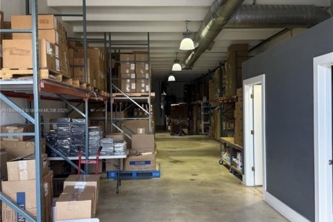 Commercial property in Miami, Florida № 1933354 - photo 5