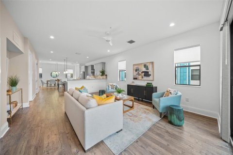 Townhouse in Sarasota, Florida 3 bedrooms, 256.5 sq.m. № 2306504 - photo 7
