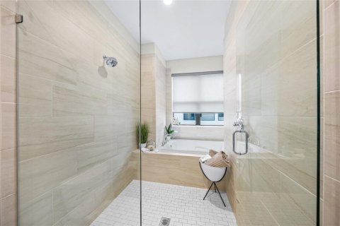 Townhouse in Sarasota, Florida 3 bedrooms, 256.5 sq.m. № 2306504 - photo 27