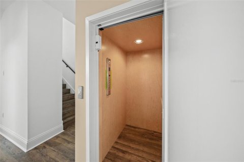 Townhouse in Sarasota, Florida 3 bedrooms, 256.5 sq.m. № 2306504 - photo 10