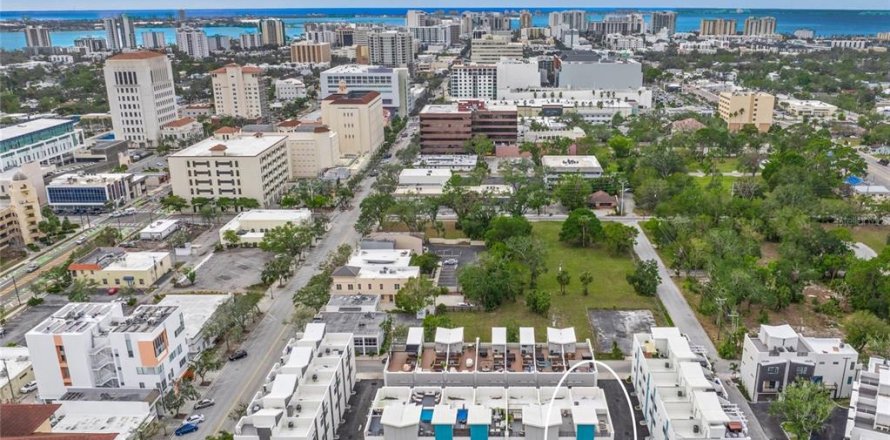 Townhouse in Sarasota, Florida 3 bedrooms, 256.5 sq.m. № 2306504