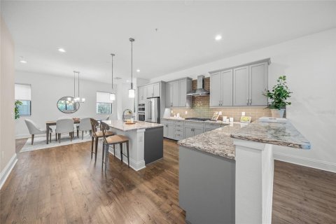 Townhouse in Sarasota, Florida 3 bedrooms, 256.5 sq.m. № 2306504 - photo 13