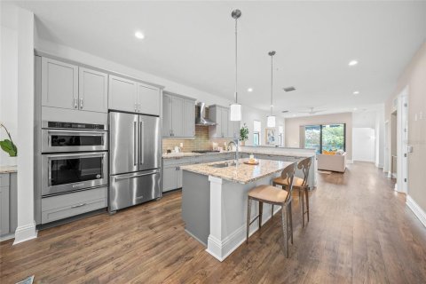 Townhouse in Sarasota, Florida 3 bedrooms, 256.5 sq.m. № 2306504 - photo 11
