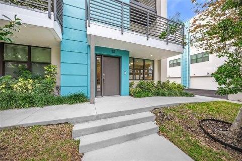 Townhouse in Sarasota, Florida 3 bedrooms, 256.5 sq.m. № 2306504 - photo 2