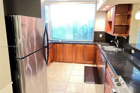 Condo in Plantation, Florida, 2 bedrooms  № 1893376 - photo 5