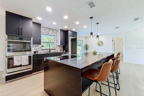 Villa ou maison à vendre à Orlando, Floride: 5 chambres, 231.33 m2 № 2419809 - photo 10