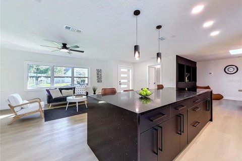 Villa ou maison à vendre à Orlando, Floride: 5 chambres, 231.33 m2 № 2419809 - photo 8