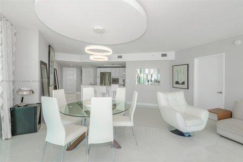 Condo in Sunny Isles Beach, Florida, 3 bedrooms  № 1952471 - photo 8