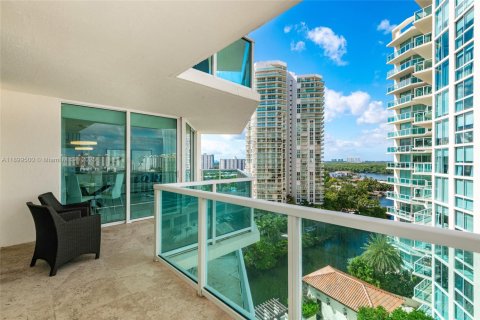 Condo in Sunny Isles Beach, Florida, 3 bedrooms  № 1952471 - photo 25