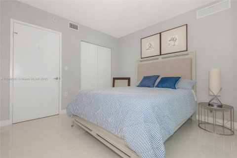 Condo in Sunny Isles Beach, Florida, 3 bedrooms  № 1952471 - photo 23