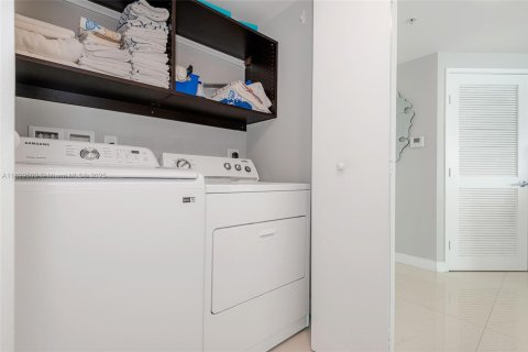 Condo in Sunny Isles Beach, Florida, 3 bedrooms  № 1952471 - photo 24