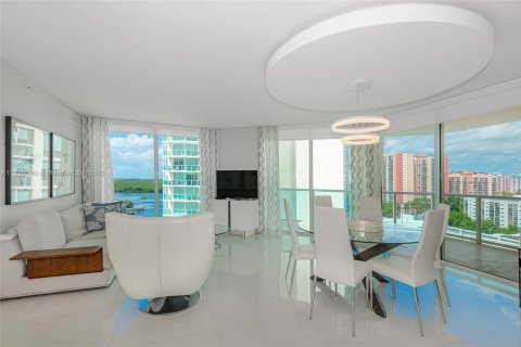 Condo in Sunny Isles Beach, Florida, 3 bedrooms  № 1952471 - photo 2