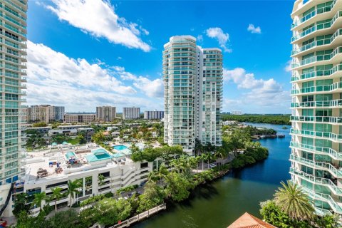 Condo in Sunny Isles Beach, Florida, 3 bedrooms  № 1952471 - photo 1