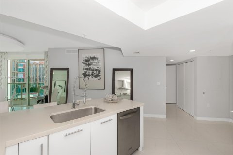 Condo in Sunny Isles Beach, Florida, 3 bedrooms  № 1952471 - photo 11