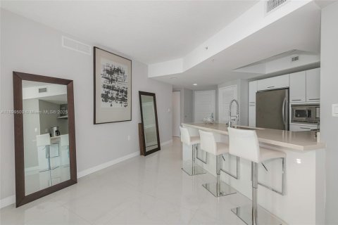 Condo in Sunny Isles Beach, Florida, 3 bedrooms  № 1952471 - photo 9