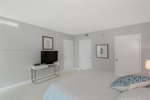 Condo in Sunny Isles Beach, Florida, 3 bedrooms  № 1952471 - photo 16