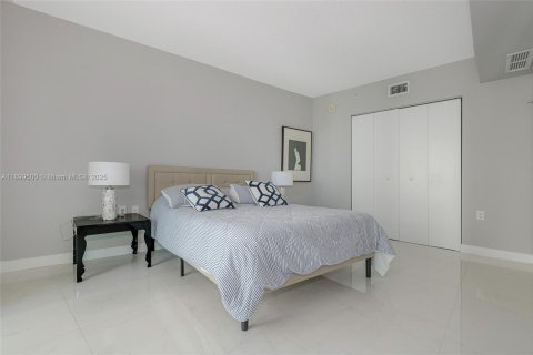 Condo in Sunny Isles Beach, Florida, 3 bedrooms  № 1952471 - photo 20