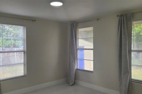 House in Hollywood, Florida 3 bedrooms, 103.86 sq.m. № 2013362 - photo 11